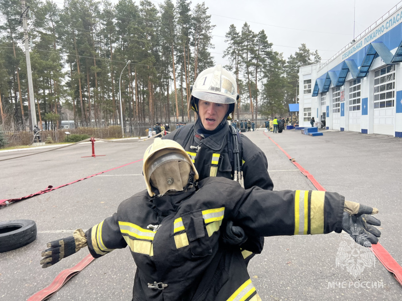 В Заречном прошли соревнования по пожарному функциональному многоборью