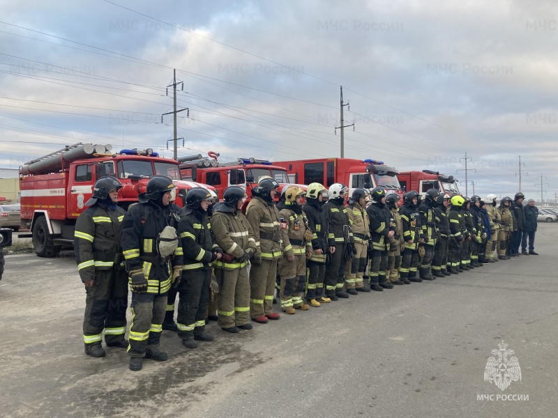 Пламя под контролем: учения пожарных в Кузнецке на мебельной фабрике